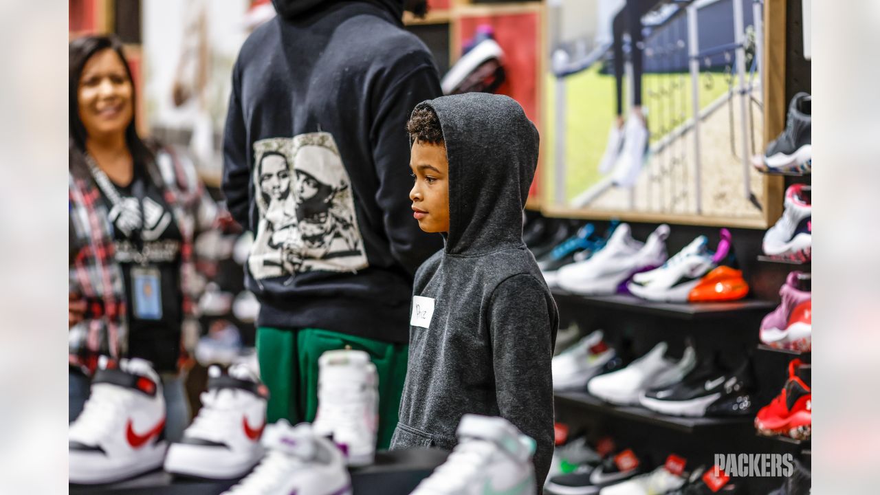 Photos: Tariq Carpenter and teammates host shopping spree for Boys and  Girls Club of Green Bay