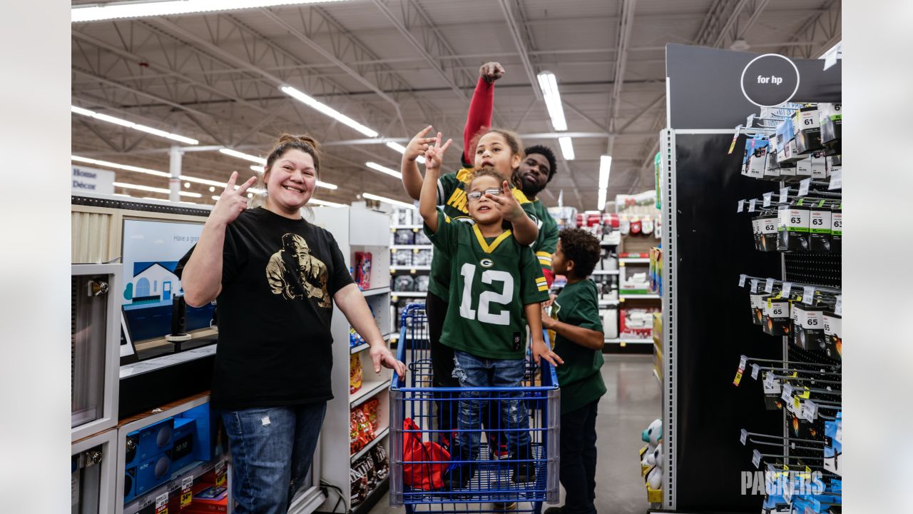 Photos: Packers players shop with kids from Pals Program at Meijer