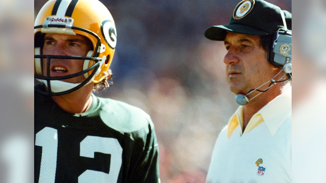 Green Bay Packers, quarterback Lynn Dickey is shown 1982. (AP Photo Stock  Photo - Alamy