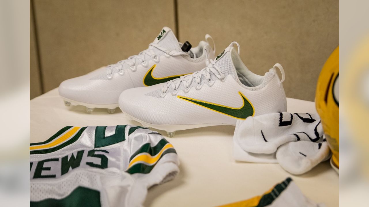 Green Bay Packers on X: 👀 all white #ColorRush uniforms for #TNF Pregame  photos 📸:  #CHIvsGB #GoPackGo   / X