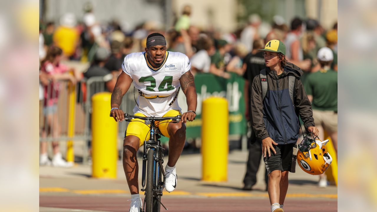 Packers and Texans ride bikes to training camp