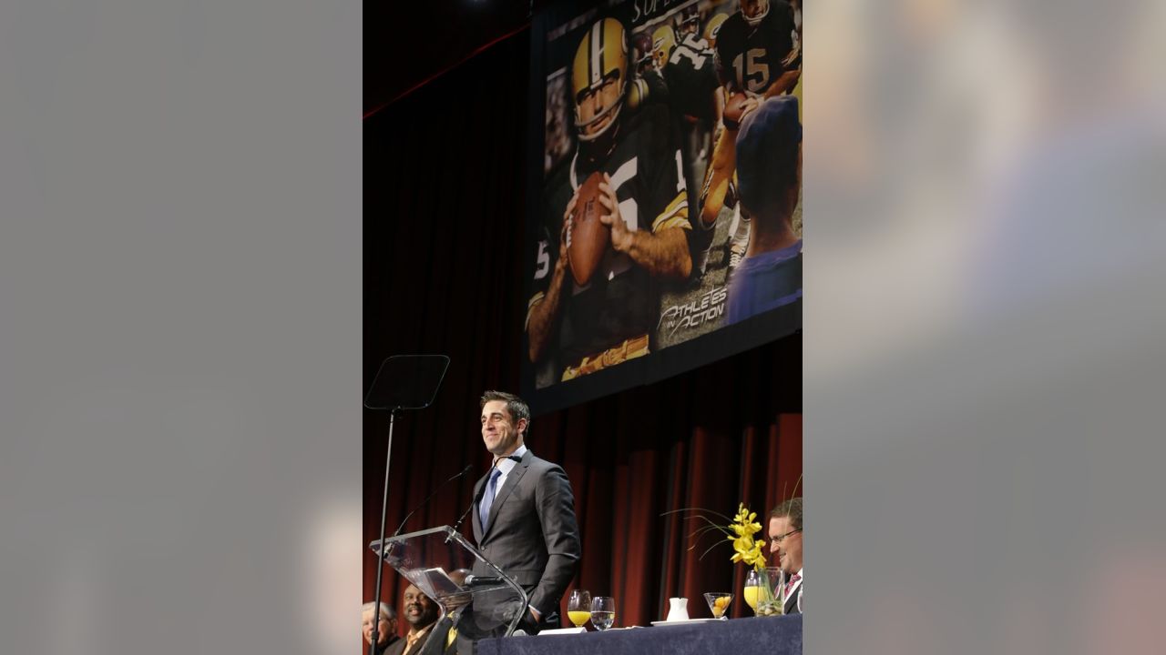 Aaron Rodgers accepts Bart Starr Award at Super Bowl Breakfast