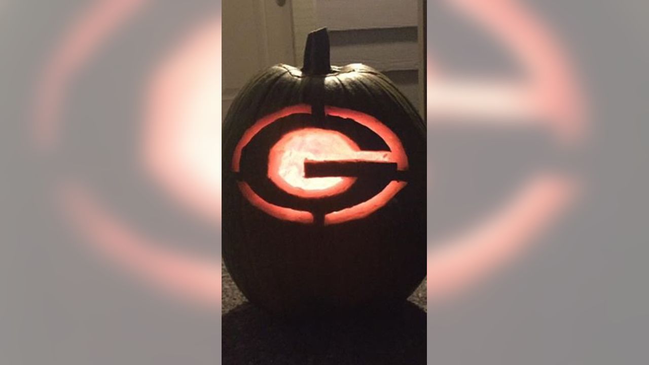 Packers fans get creative with pumpkins for Halloween