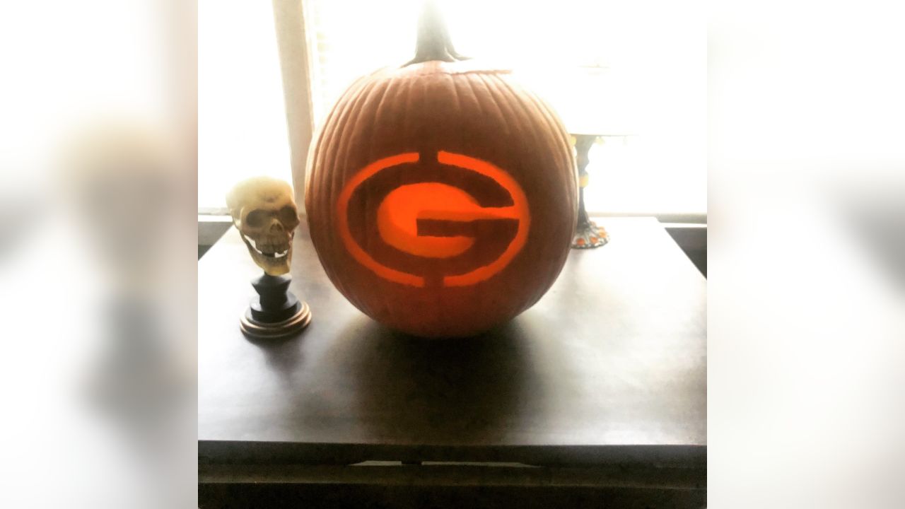 Packers fans get creative with pumpkins for Halloween