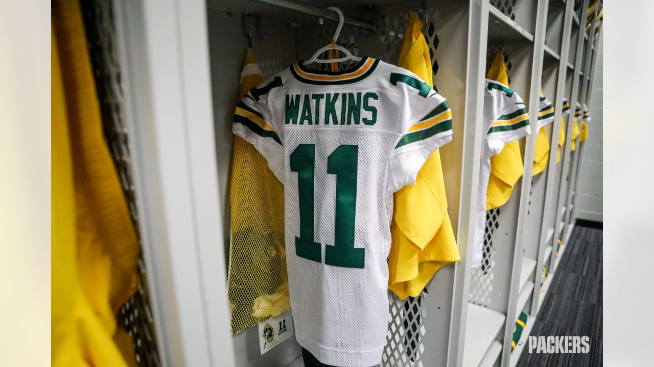 Behind-the-scenes look inside the Packers' locker room in Minnesota