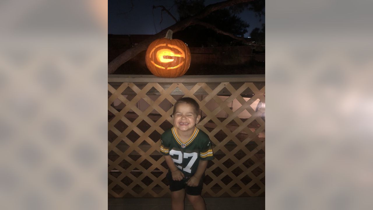 Packers fans get creative with pumpkins for Halloween