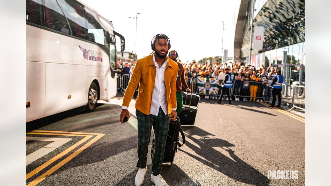 Arrival Photos: Packers walk into Tottenham Hotspur Stadium for