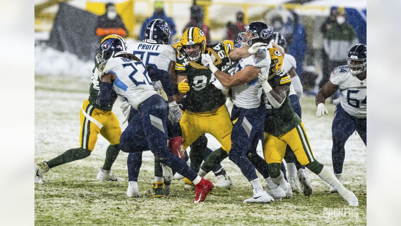 LIVE BLOG: Packers defeat Titans 40-14 at snowy Lambeau Field