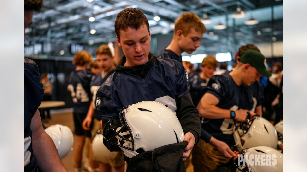 Packers, American Family Insurance donate new Xenith helmets to 10 high  school football teams In Wisconsin