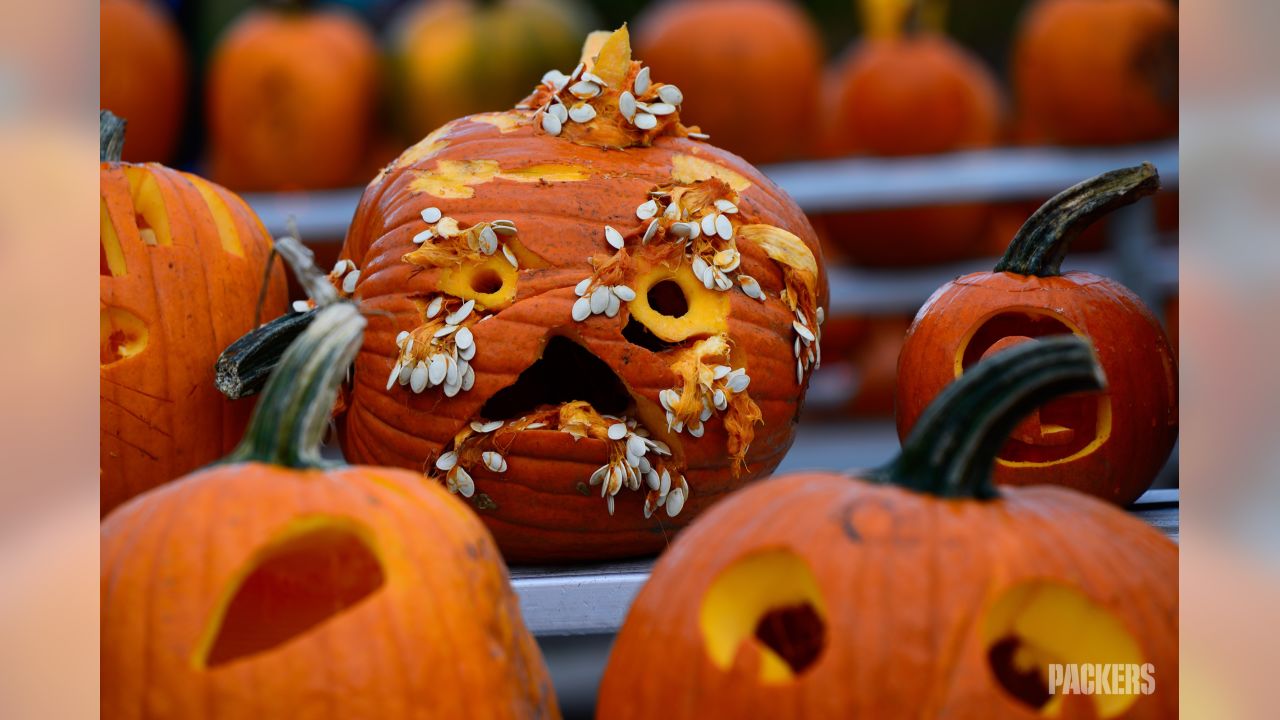 Packers fans get creative with pumpkins for Halloween