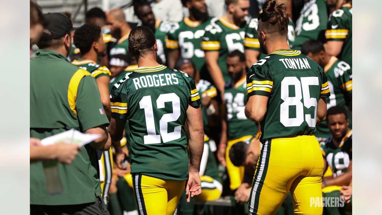 Behind the scenes: Packers take 2022 team photo inside Lambeau Field