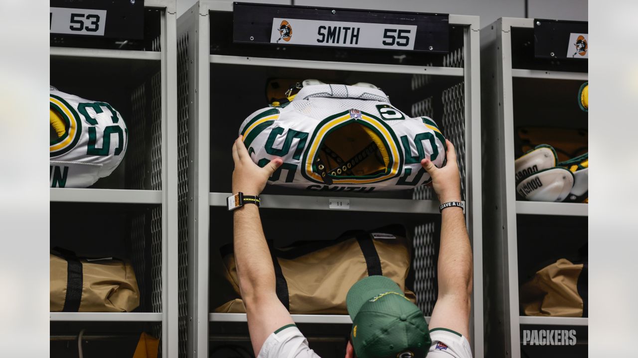 Behind-the-scenes look inside the Packers' locker room before