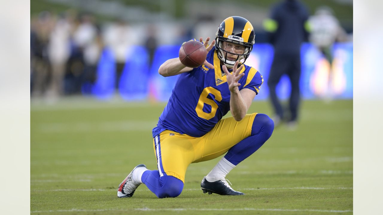 Johnny Hekker restructures contract to remain with Rams