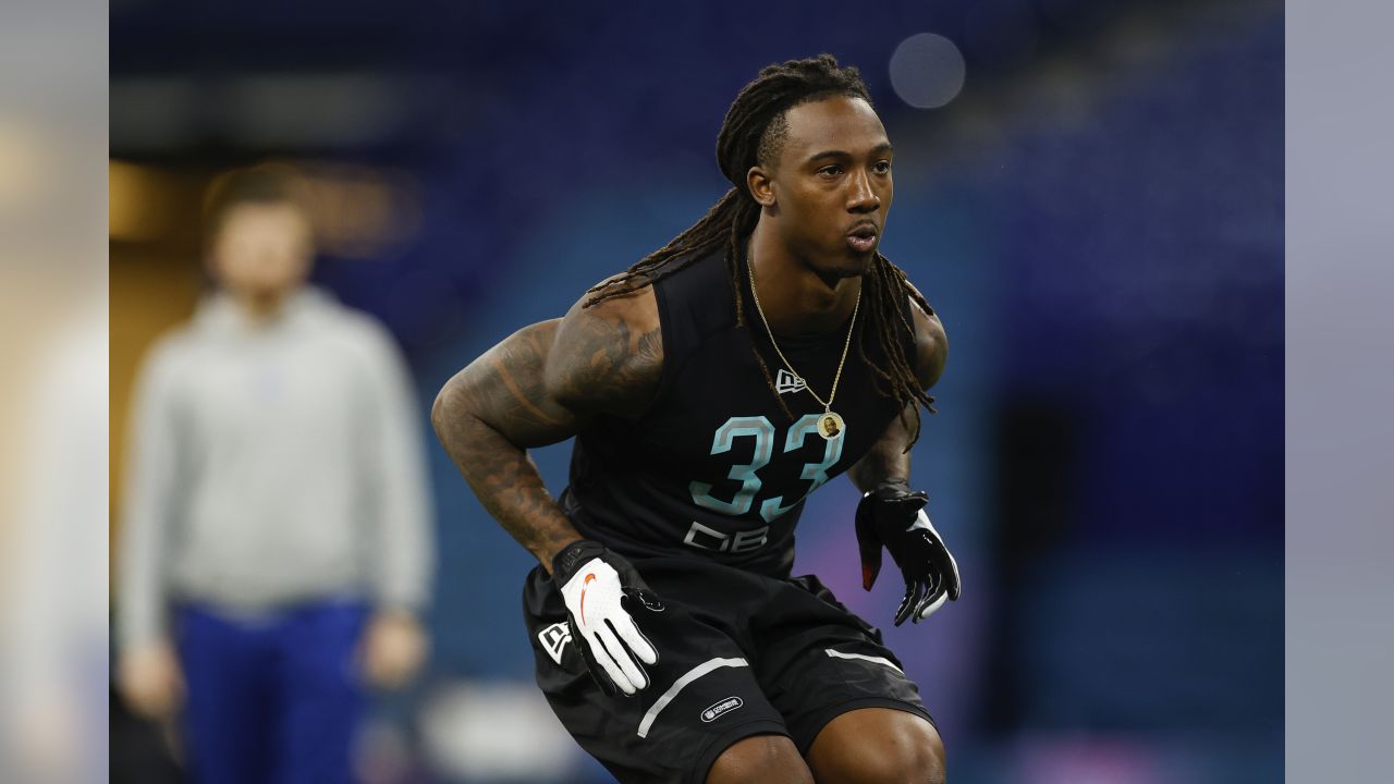 Panthers Take Oliver-Thomas in Seventh Round of NFL Draft - FIU Athletics