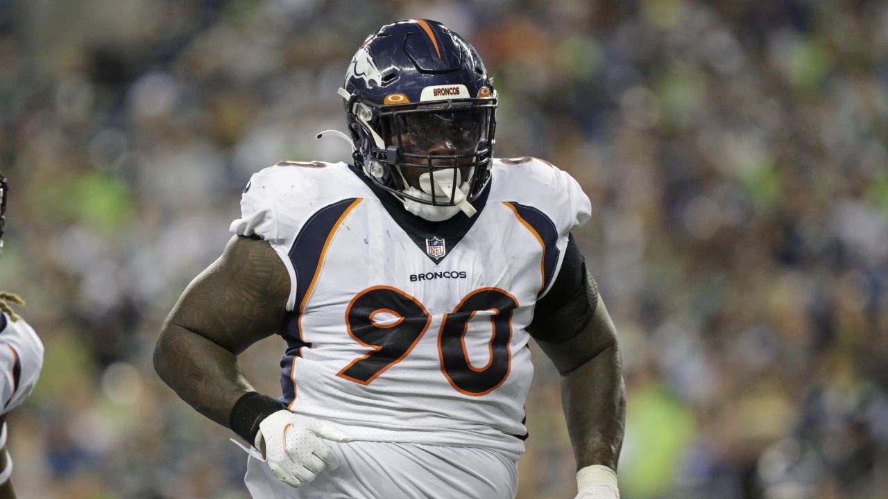 The #Panthers are signing former #Broncos DT DeShawn Williams, reuniting  him with DC Ejiro Evero. He started 15 games last season. Adding…