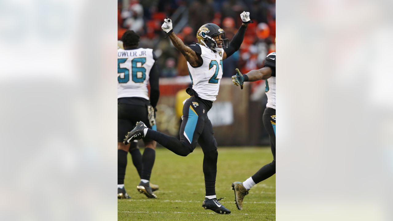 A.J. Bouye of Jacksonville Jaguars criticizes officiating in AFC