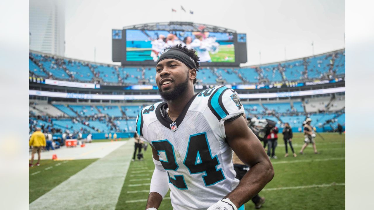 Miami Dolphins defensive tackle John Jenkins (77) smiles as he runs onto  the field before an NFL football game against the Houston Texans, Sunday,  Nov. 27, 2022, in Miami Gardens, Fla. (AP