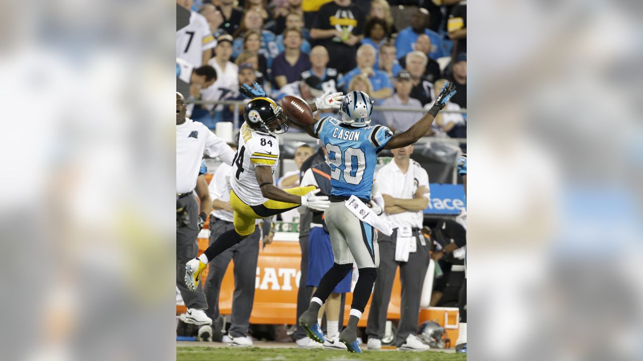 December 18, 2022: Pittsburgh Steelers linebacker T.J. Watt (90) during the  first half of the NFL matchup against the Carolina Panthers in Charlotte,  NC. (Scott Kinser/Cal Sport Media Stock Photo - Alamy