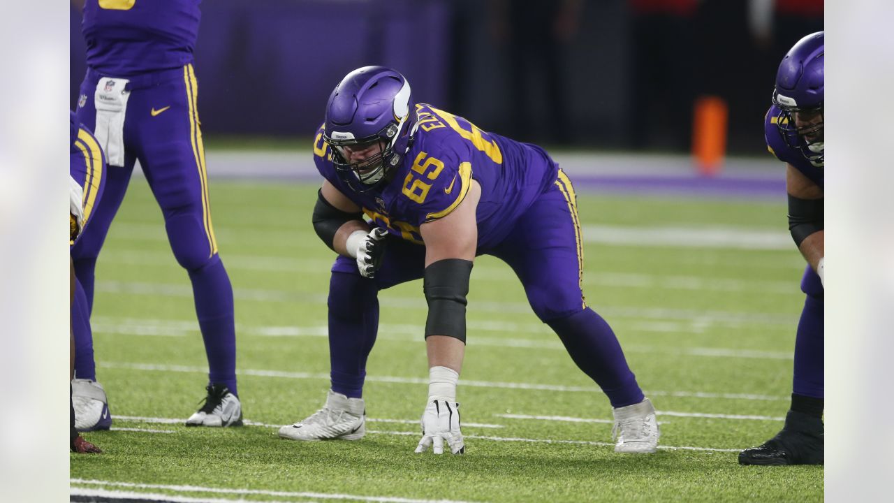 New York Jets claim IOL Pat Elflein off waivers from Minnesota Vikings