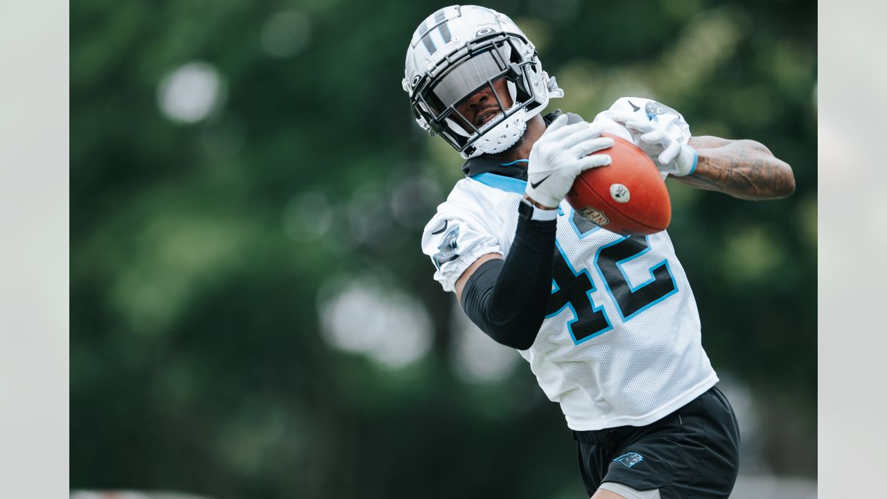 Buffalo Bills running back Raheem Blackshear (35) returns a kick-off during  an NFL preseason football game against the Carolina Panthers, Saturday,  Aug. 26, 2022, in Charlotte, N.C. (AP Photo/Brian Westerholt Stock Photo 