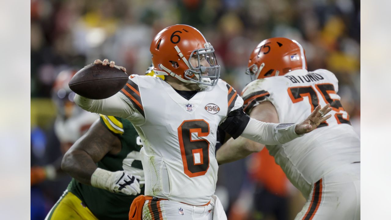 Cleveland Browns' Jake Delhomme (17) against the Buffalo Bills during the  second half of an NFL