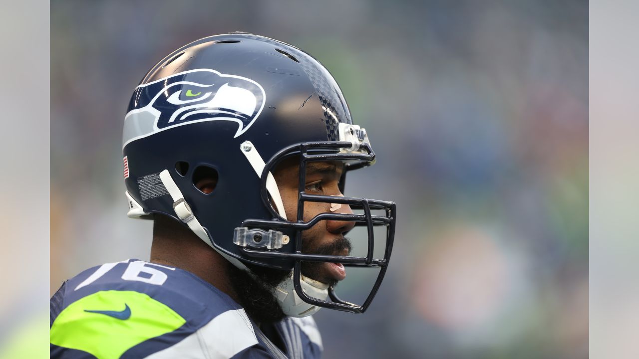 Panthers officially acquire LT Russell Okung