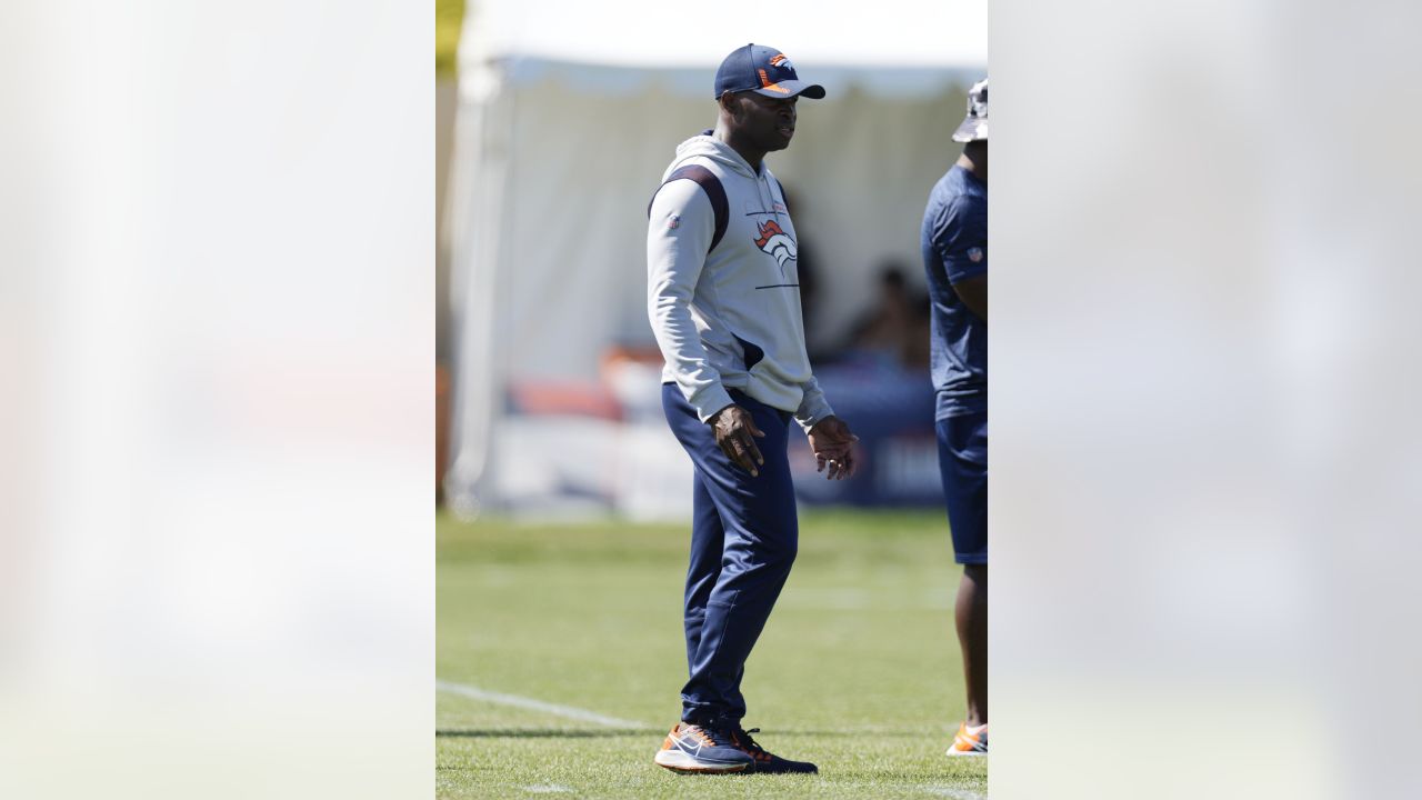 Broncos notebook: Former defensive coordinator Ejiro Evero takes same  position with Panthers, Denver Broncos