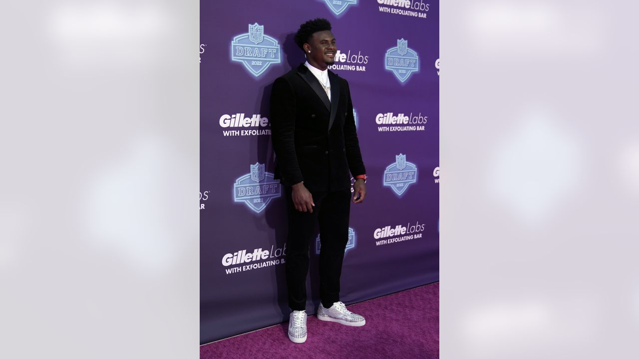 NFL Draft 2022 Red Carpet Outfits & Arrivals, Photos – Rvce News