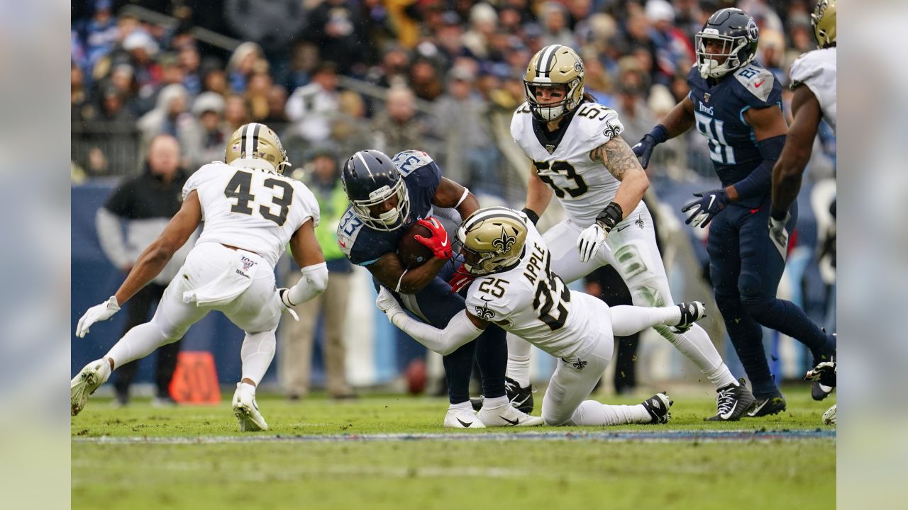 New Orleans Saints cornerback Eli Apple (25) goes through drills