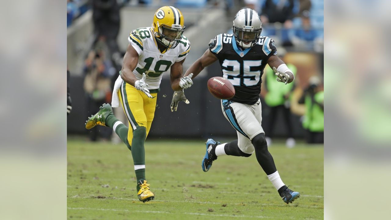 Green Bay Packers wide receiver Randall Cobb (18) before the NFL football  game between the Green Bay Packers and the Carolina Panthers on Sunday,  Nov. 8, 2015 in Charlotte, NC. Jacob Kupferman/CSM