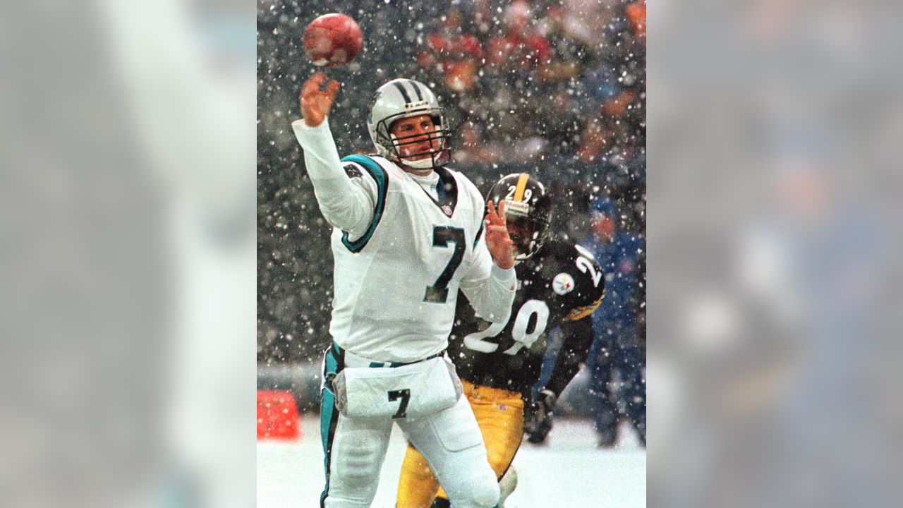 Quarterback Steve Beuerlein of the Carolina Panthers scrambles