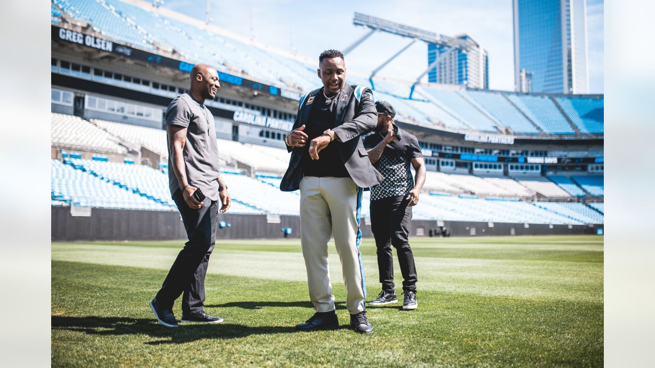 Cam Newton, Greg Olsen share pre-game heartwarming moment