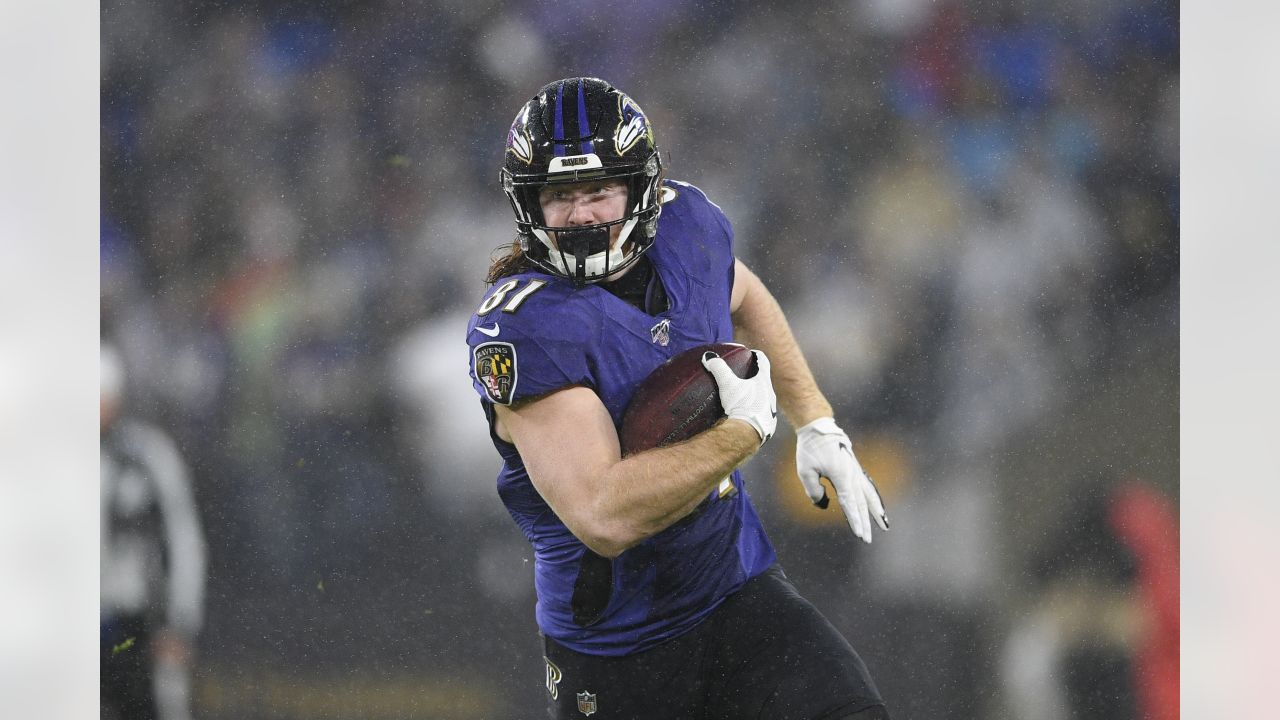 Panthers agree to terms with Hayden Hurst