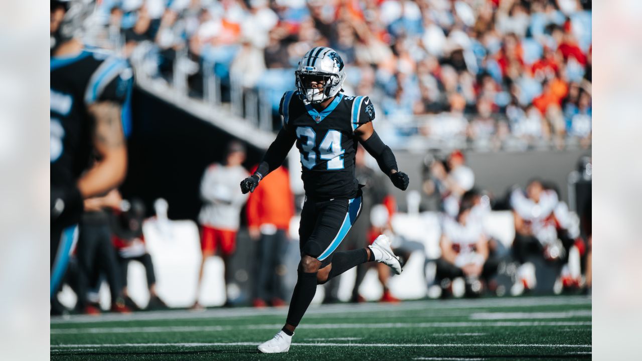 Carolina Panthers safety Sean Chandler (34) runs for the play during an NFL  football game against the Cincinnati Bengals, Sunday, Nov. 6, 2022, in  Cincinnati. (AP Photo/Emilee Chinn Stock Photo - Alamy