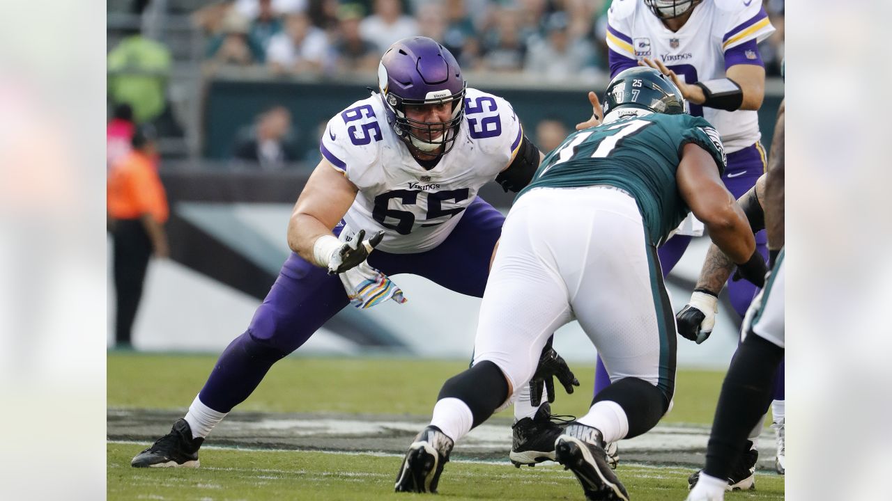 New York Jets claim IOL Pat Elflein off waivers from Minnesota Vikings