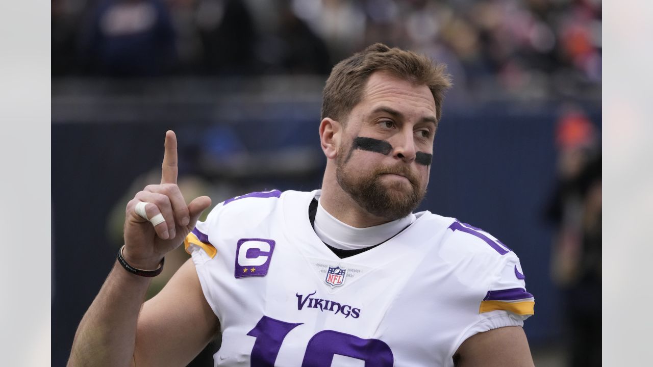 Panthers agree to terms with Adam Thielen