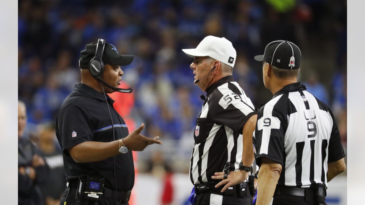 Referee Bill Vinovich during the football game between the tests the  News Photo - Getty Images