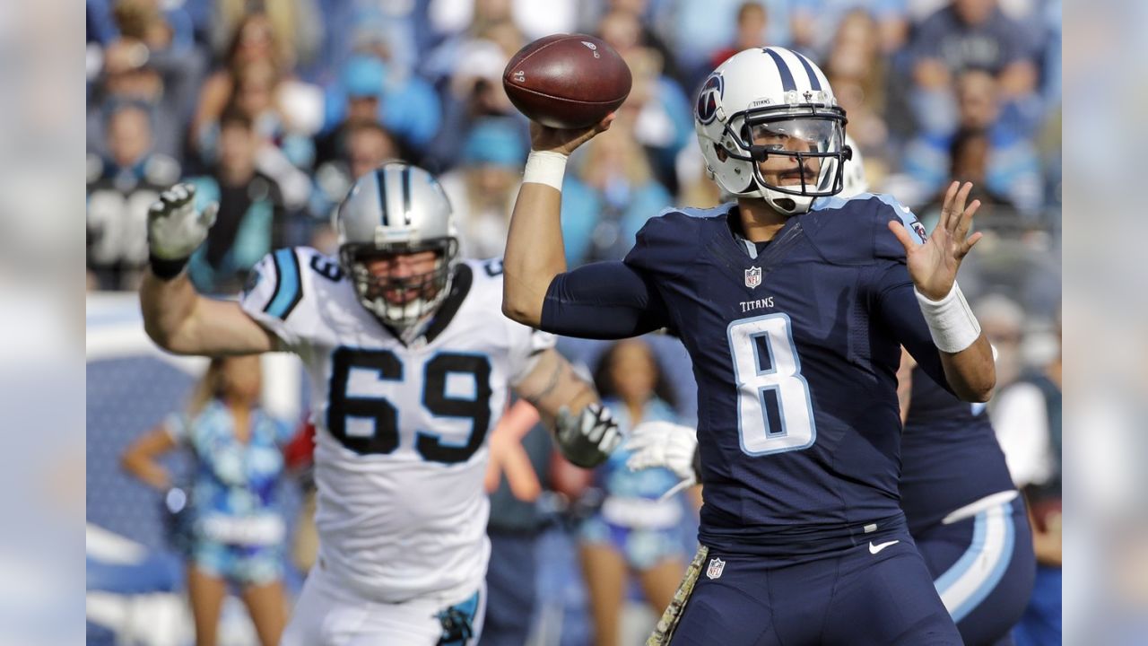 Titans Dexter McCluster dives for a 25-yard touchdown