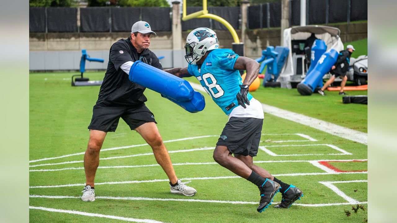 Carolina Panther Thomas Davis Connects Family and Community - Charlotte  Parent