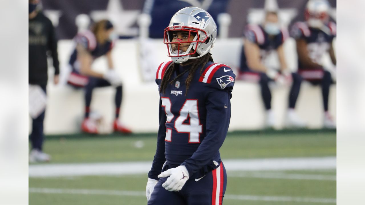 Morning sports update: Stephon Gilmore explained why he likes to wear South  Carolina gear in Los Angeles