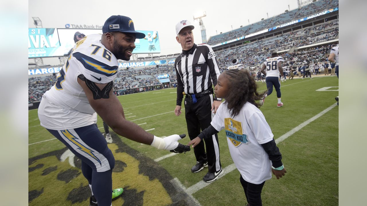 Report: Steelers made offer to Seahawks' tackle Russell Okung