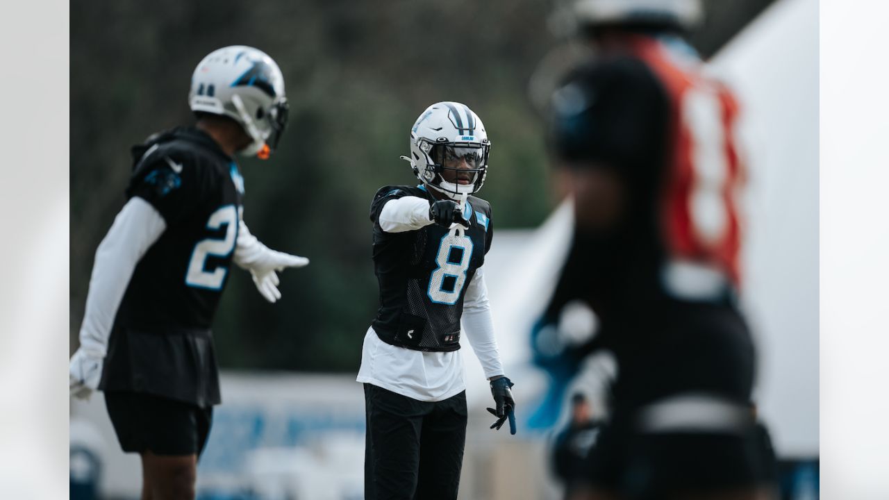 Carolina Panthers rookie CB Jaycee Horn honors Kobe Bryant