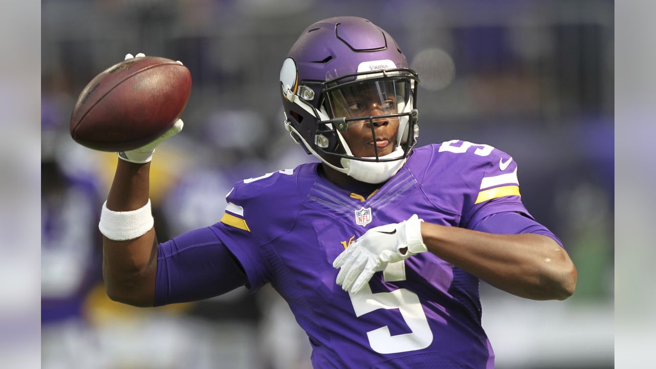 Panthers officially sign quarterback Teddy Bridgewater