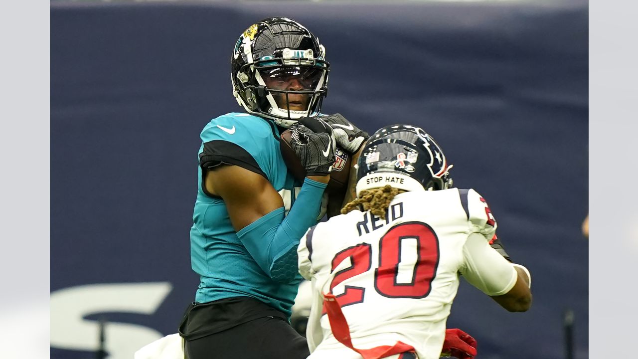 Jaguars WR D.J. Chark out indefinitely after fracturing ankle vs