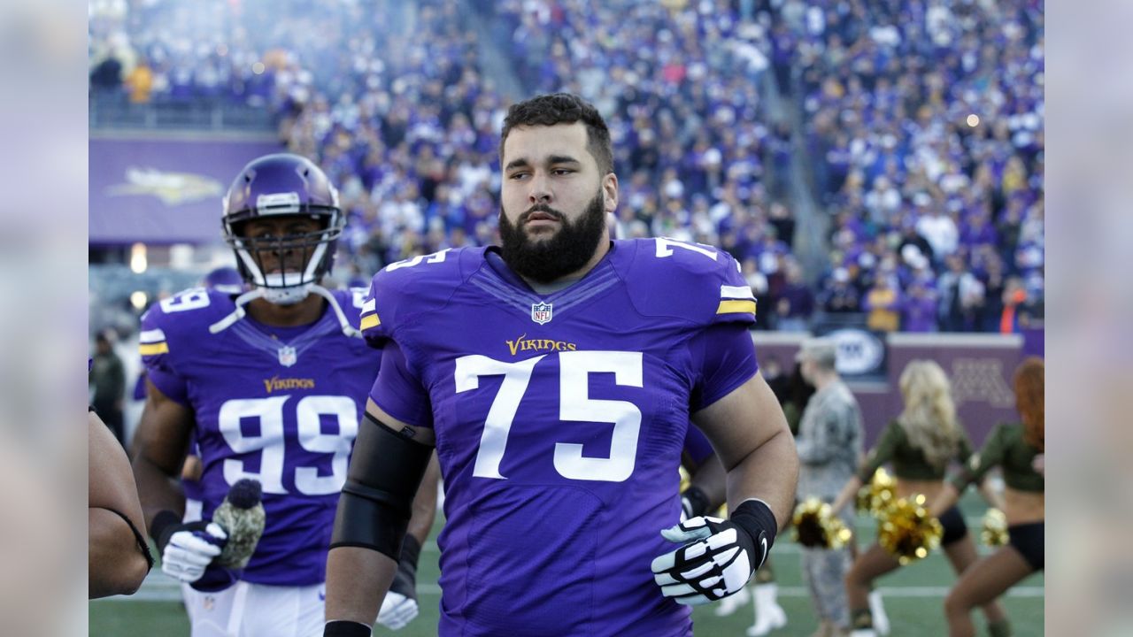 Panthers sign Matt Kalil