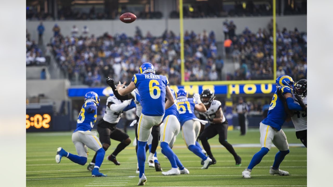 Panthers agree to terms with punter Johnny Hekker