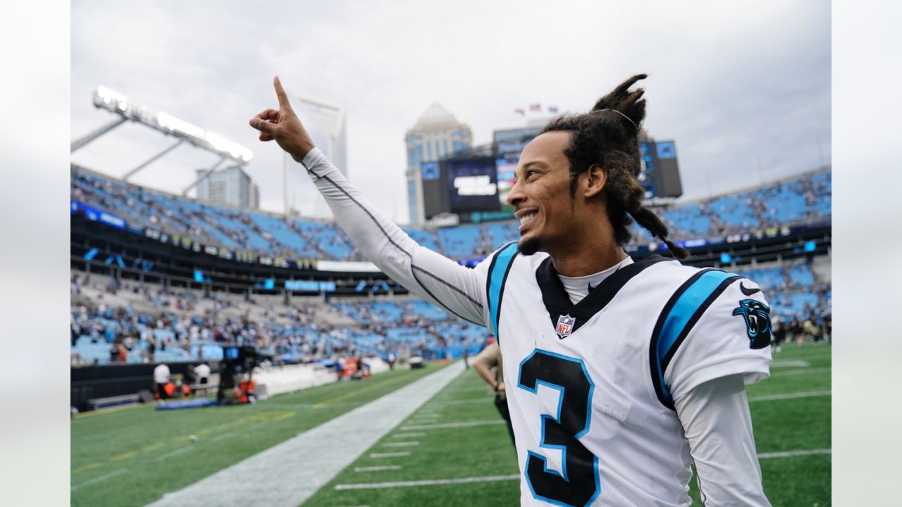 Panthers defeat Saints 22-14 to snap 9-game losing streak