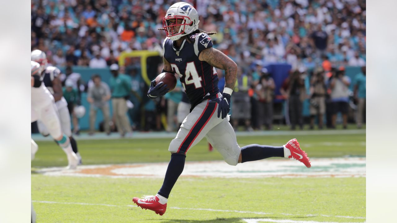 Morning sports update: Stephon Gilmore explained why he likes to wear South  Carolina gear in Los Angeles