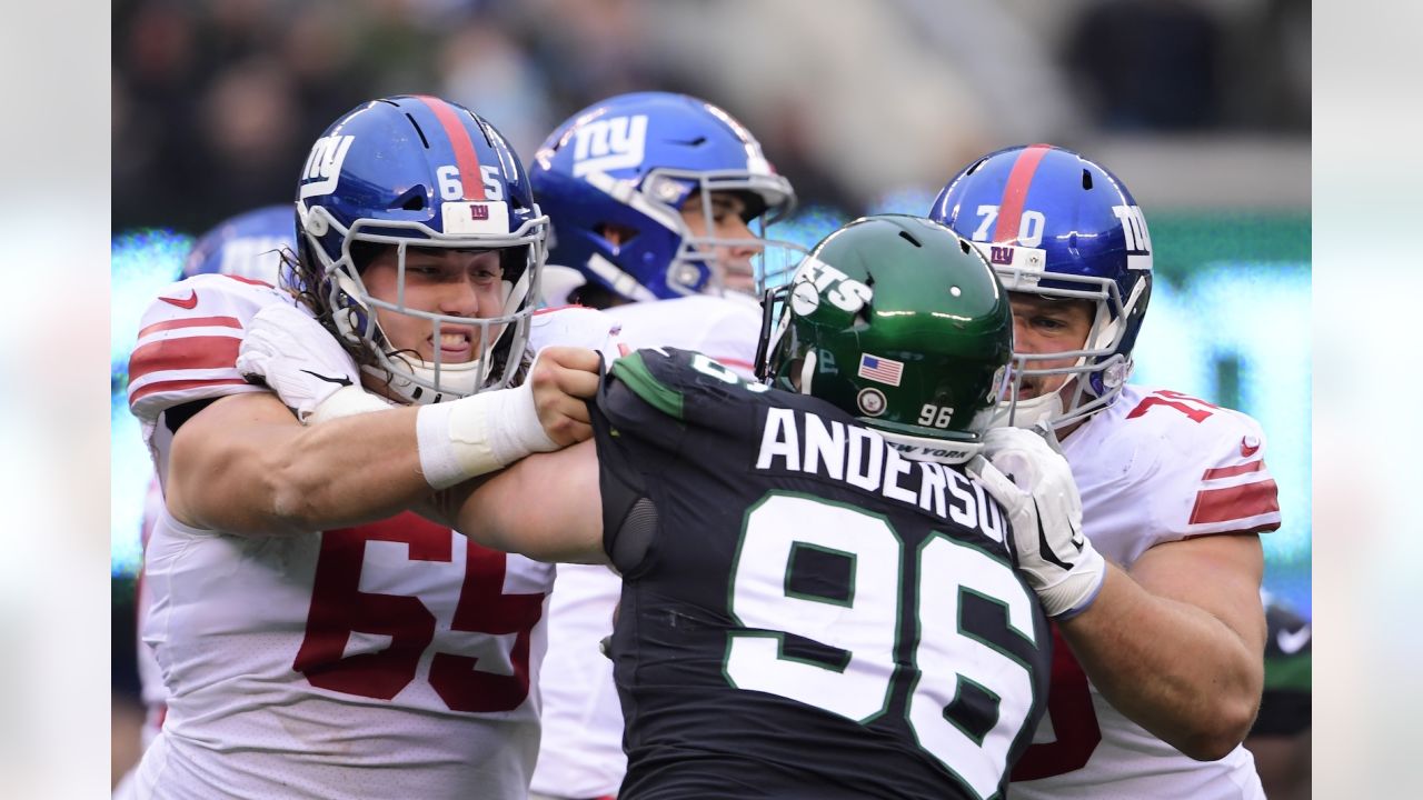 Carolina Panthers sign veteran defensive end Henry Anderson