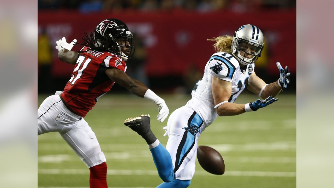 Atlanta Falcons cornerback Desmond Trufant (21) celebrates an